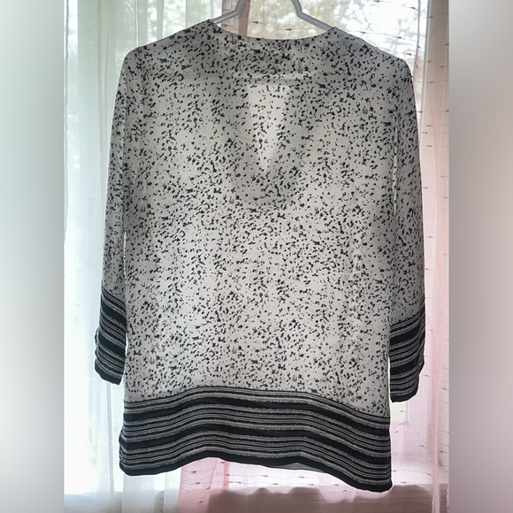 Violet and Claire Abstract Print 3/4 sleeves Top/Blouse size M - Picture 3 of 5